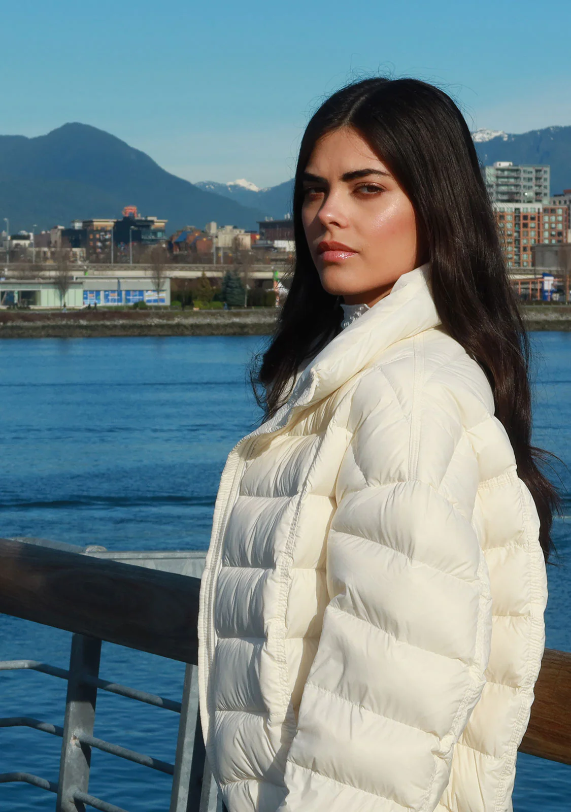 Cropped Puffer Jacket Beige - Image 3