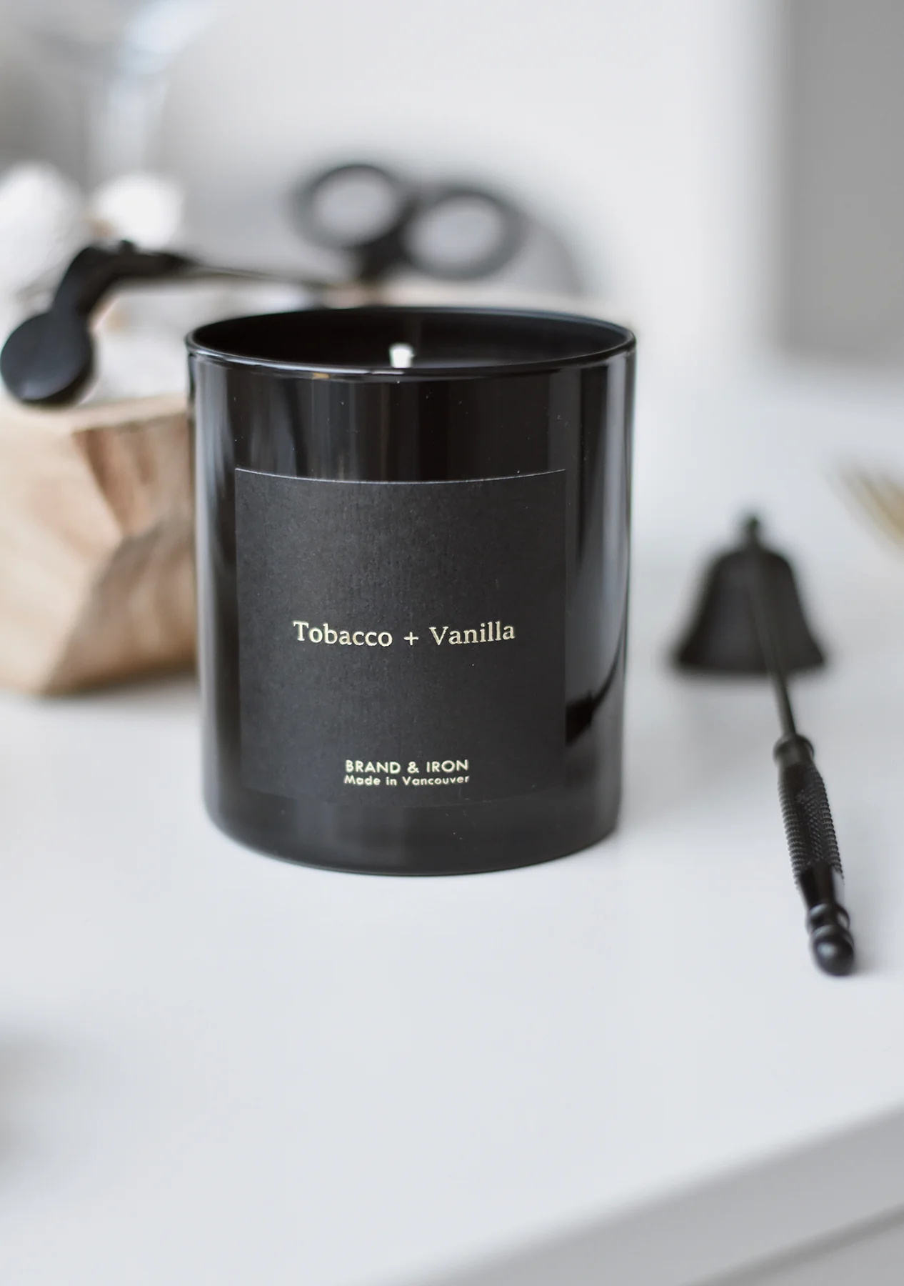 Dark Spaces Candle Tobacco & Vanilla - Image 3