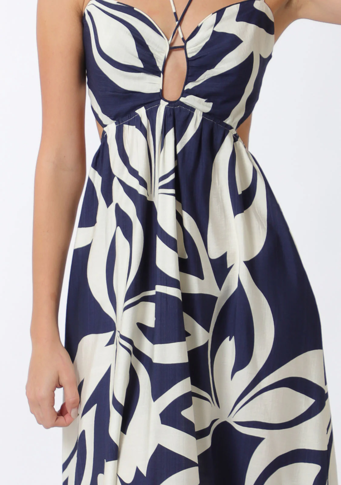 One Side Metal Triming Halter Dress - Image 4